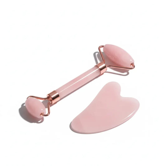 Duo roller jade et gua sha quartz rose IceRelief - monture dorée, massage visage lifting anti-rides, studio fond blanc