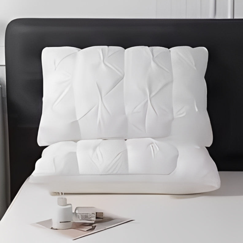 Oreiller ergonomique en mousse à mémoire de forme IceRelief posé sur un lit, soutien cervical optimal pour sommeil profond