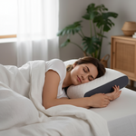 Femme dormant confortablement sur oreiller cervical orthopédique IceRelief en fibre de soja