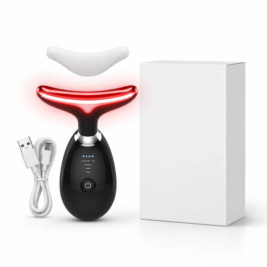 Masseur visage et cou LED IceRelief noir avec lumière rouge anti-rides, câble USB et boîte blanche minimaliste sur fond studio blanc pour fiche produit Google Shopping.