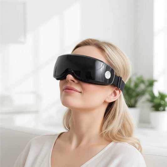 Femme utilisant le masseur oculaire magnétique IceRelief pour soulagement de la fatigue oculaire