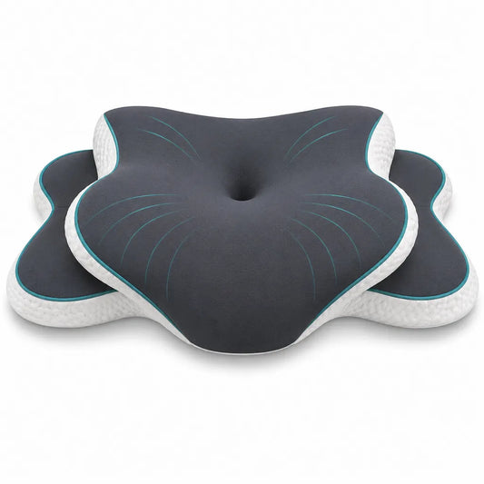 Oreiller cervical ergonomique IceRelief à mémoire de forme avec design cœur multi-positions, vue studio sur fond blanc avec ombre légère pour fiche produit Google Shopping.